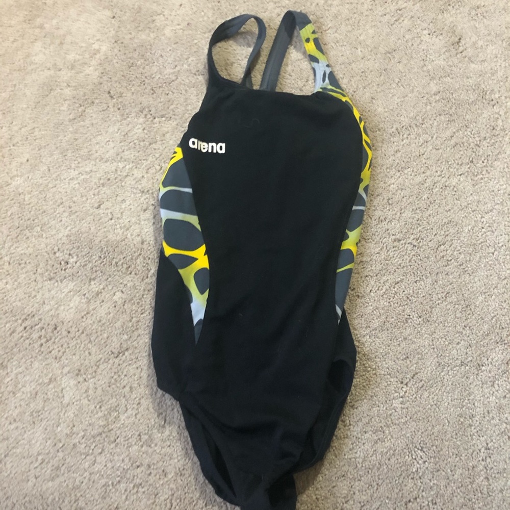 Arena size 28/26 thick strap swimsuit